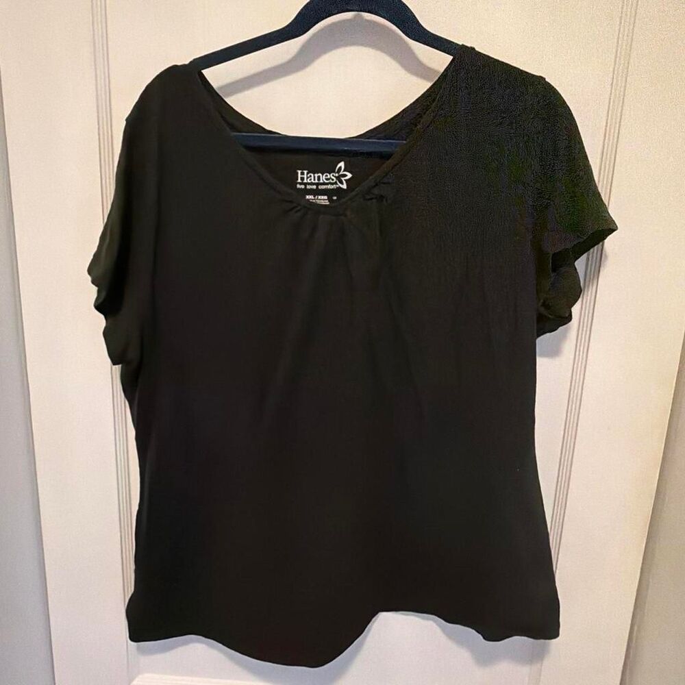 Hanes Women's Green and Black T-shirt